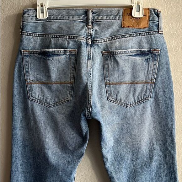 Abercrombie and Fitch Men's Light Blue Jeans in Size W31 L30 - Picture 6 of 15